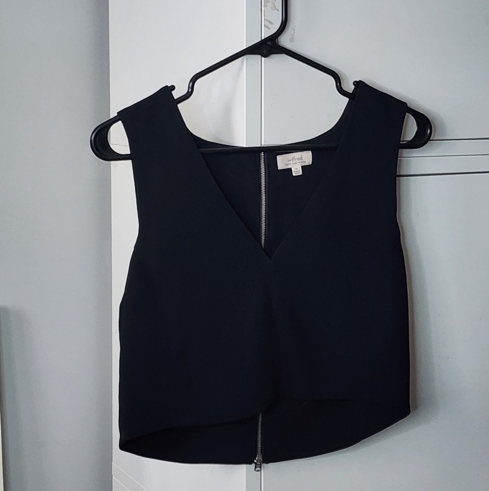 Aritzia Wilfred Black Crepe Crop Top (M)